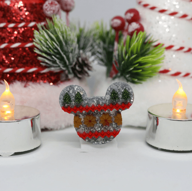Broche Mickey motifs pull